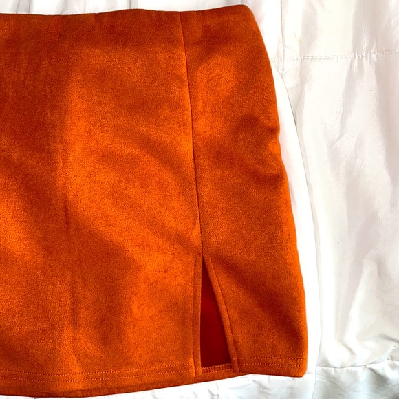 Better Be Rust color suede skirt - Picture 5 of 6